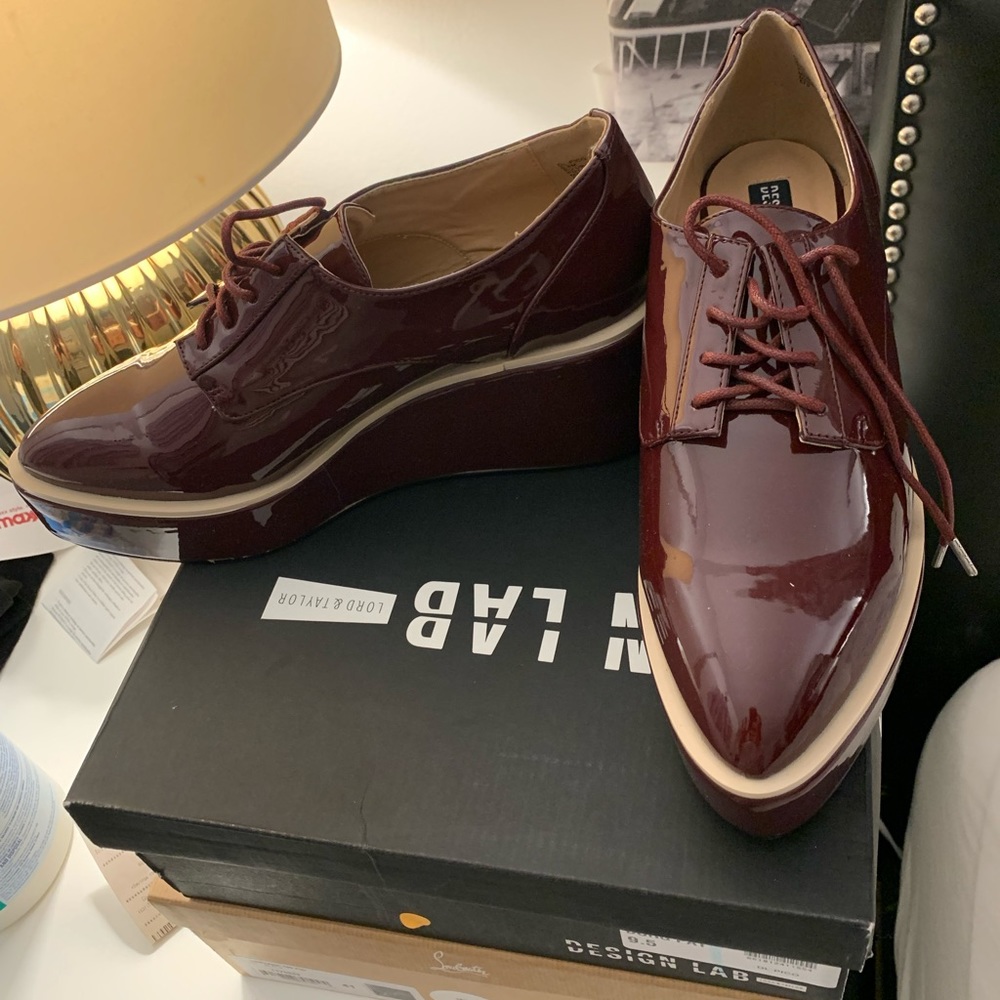 Burgundy platform patent leather oxfords - Picture 2 of 6